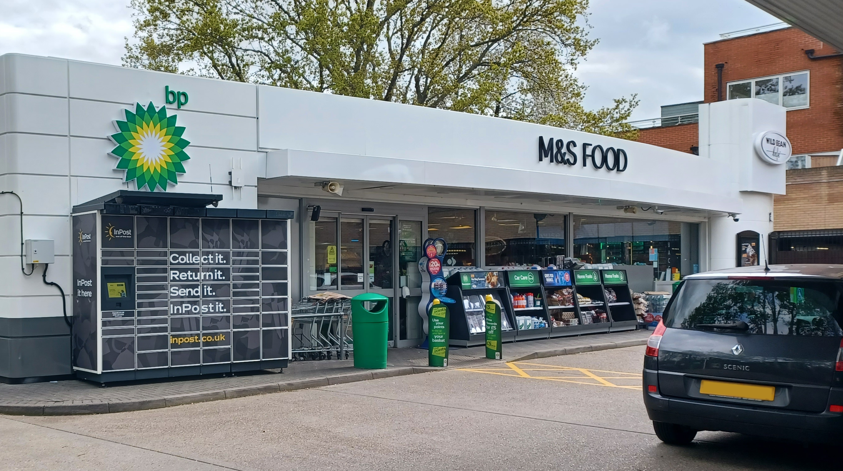 InPost rolls out lockers at 300 bp service stations Parcel and