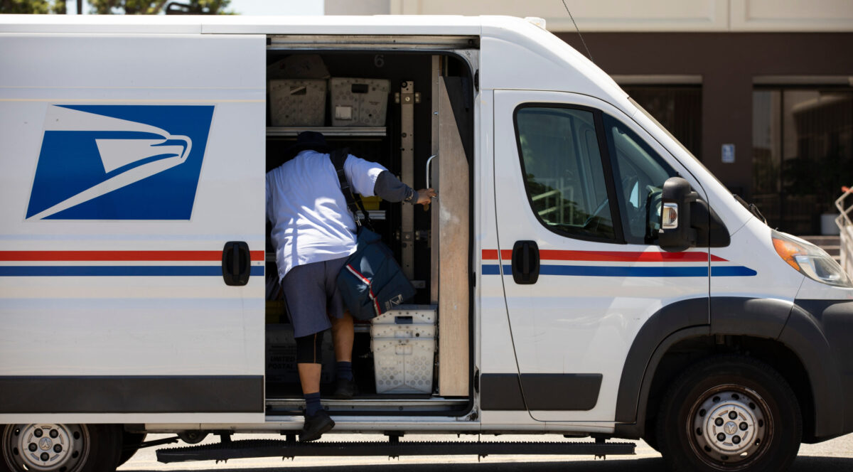 USPS to hire 10,000 seasonal employees to prepare for the holidays ...