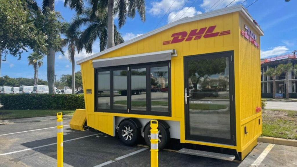 San Antonio pop-up store in DHL red and yellow colours